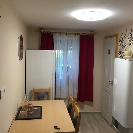 Izabella Vendeghaz Somlo Apartment